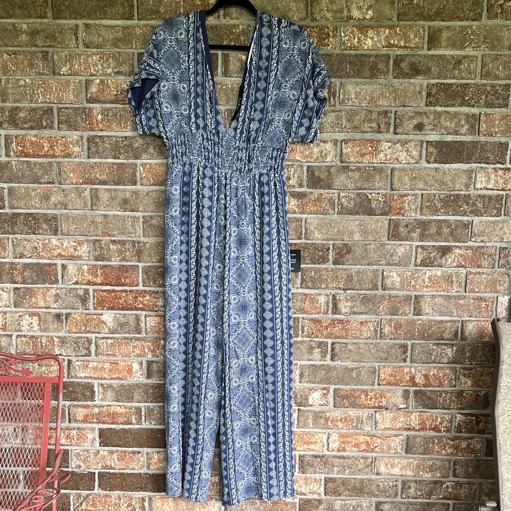Lulu's Blue Patterned jumpsuit size large. Flaw
